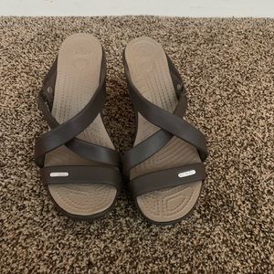 Crocs Cypress Heels Sandal - Brown/Tan (Sz 8)